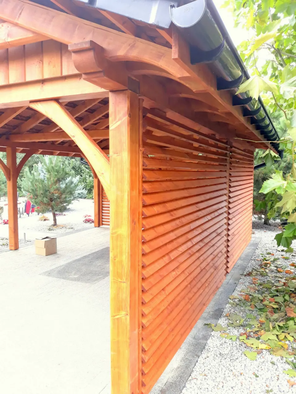 Wiata drewniana 3,5×5 z zabudową ścian typu ” shutters”, zdjęcie 3 z 7