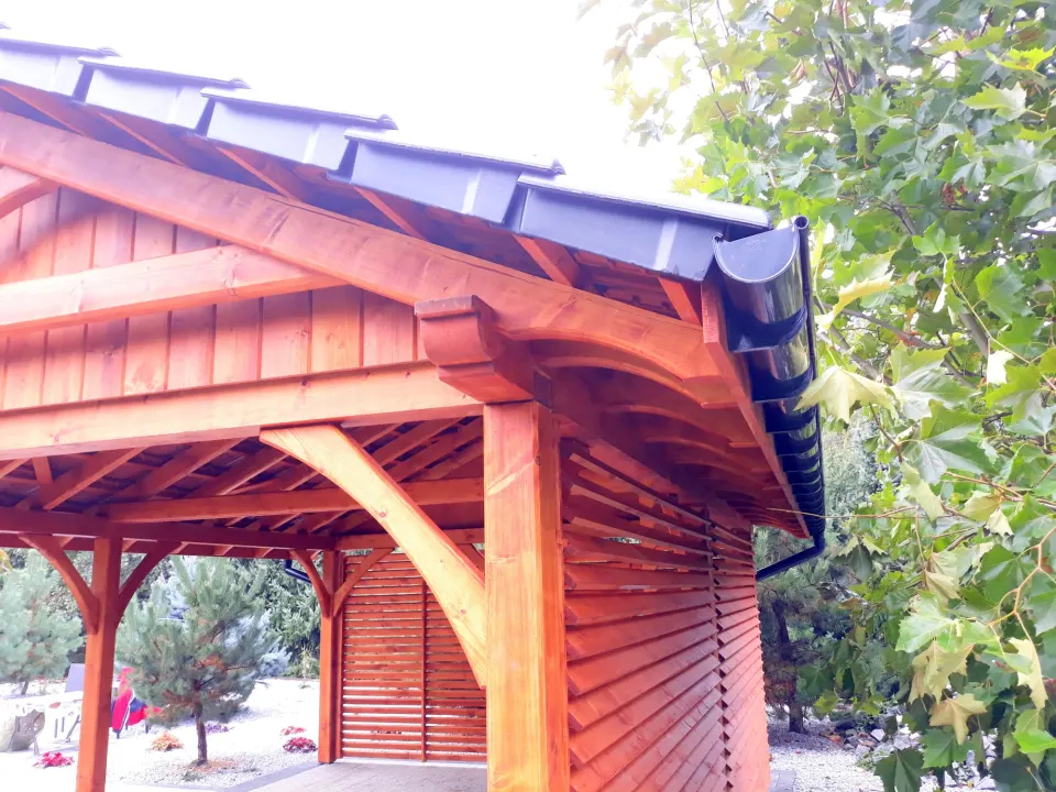 Wiata drewniana 3,5×5 z zabudową ścian typu ” shutters”, zdjęcie 4 z 7
