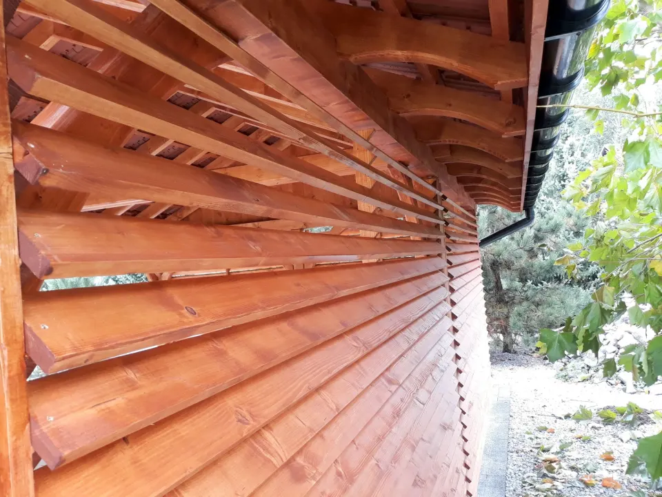 Wiata drewniana 3,5×5 z zabudową ścian typu ” shutters”, zdjęcie 5 z 7
